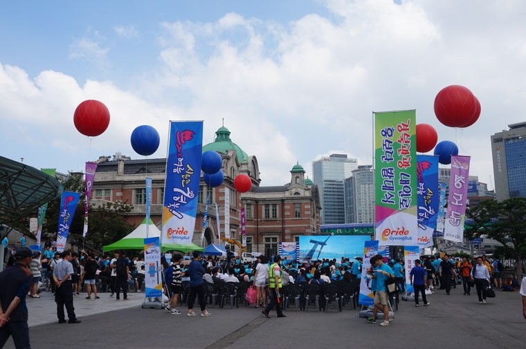 K-Smile Campaign held in association with the launching ceremony of Rail-ro Promotion Team for Tourism in Northern Gyeongsang Province at the Seoul Station Plaza.